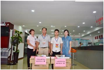 “八一”建军节前夕 物业公司慰问乐鱼页面在线登录-leyu.com
社区